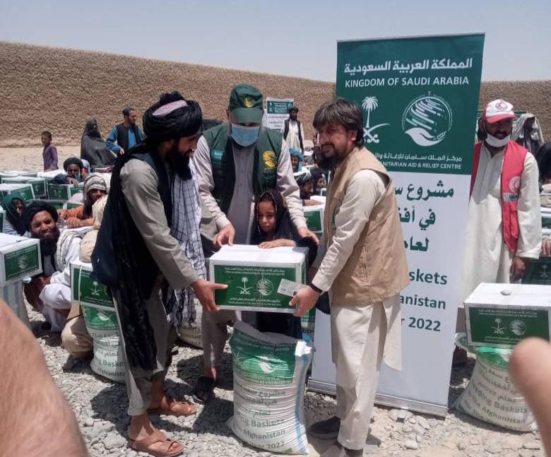 TWOAO1's tweet photo. تاريخ:15-06-2022م
تم توزيع  1250سلة غذائية لمشروع سلة إطعام في أفغانستان لعام 2022م في مديرة  سفين بولدك  ولاية قندهار من قبل مركز الملك سلمان للإغاثة والأعمال الإنسانية .
جهة المنفذة: مؤسسة التوحيد الخيرية لرعاية الأيتام بأفغانستان  @KSRelief https://t.co/zH3W0V8q7q