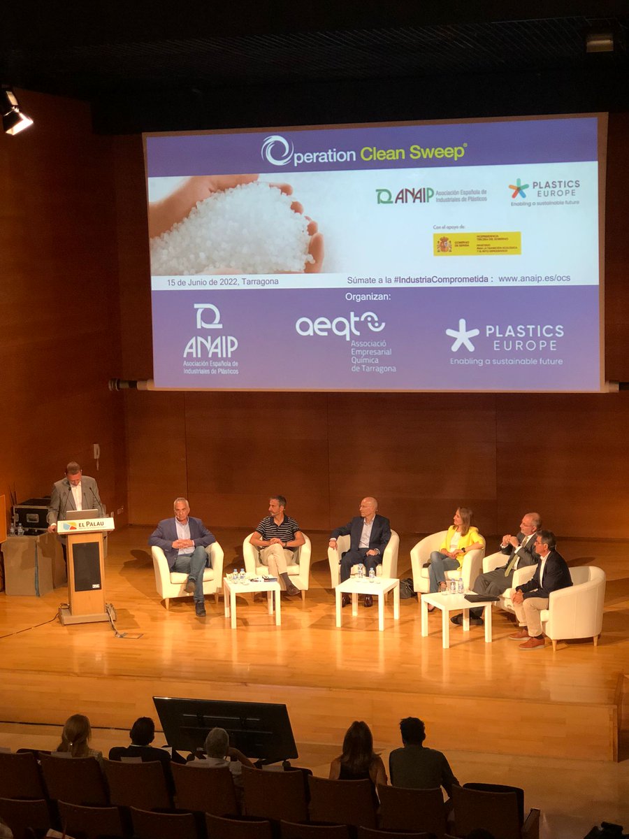 PlasticsEuropES's tweet image. Hoy estamos en Tarragona hablando sobre la importancia del #ProgramaOCS, una iniciativa que promovemos junto a @ANAIP_es y con el apoyo de @mitecogob para evitar la emisión de granza al medio ambiente. ¡Gracias @aeqtonline por colaborar! #IndustriaComprometida