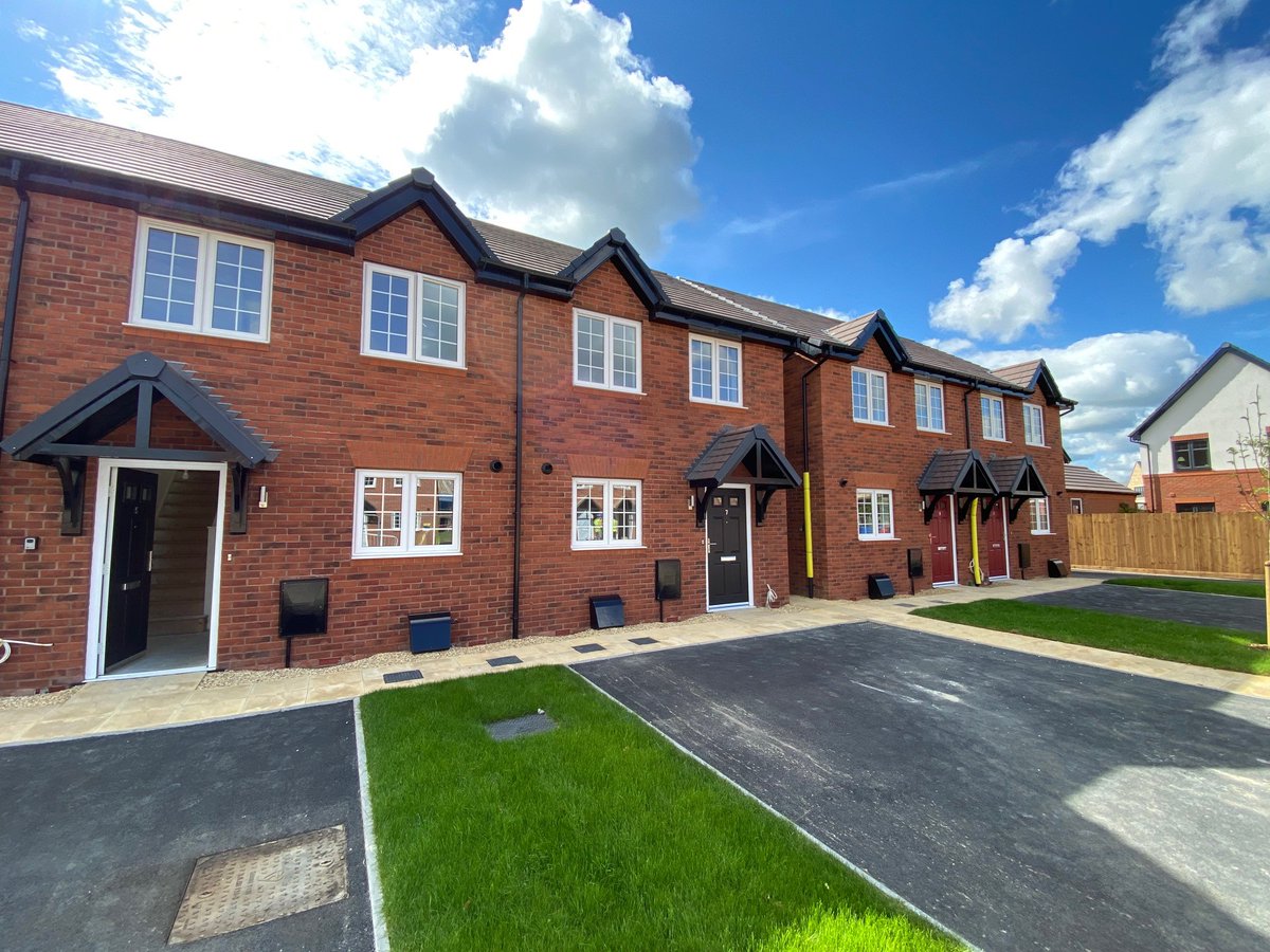 First handovers taken at Long Marston Airfield with <a href="/bovishomes/">Bovis Homes</a> on Monday.  Four rented houses and one shared ownership house all ready for their first occupants 🏡🏡

Thanks to <a href="/ThorntonFirkin/">Thornton-Firkin LLP</a> and the site team for getting these over the line 👏