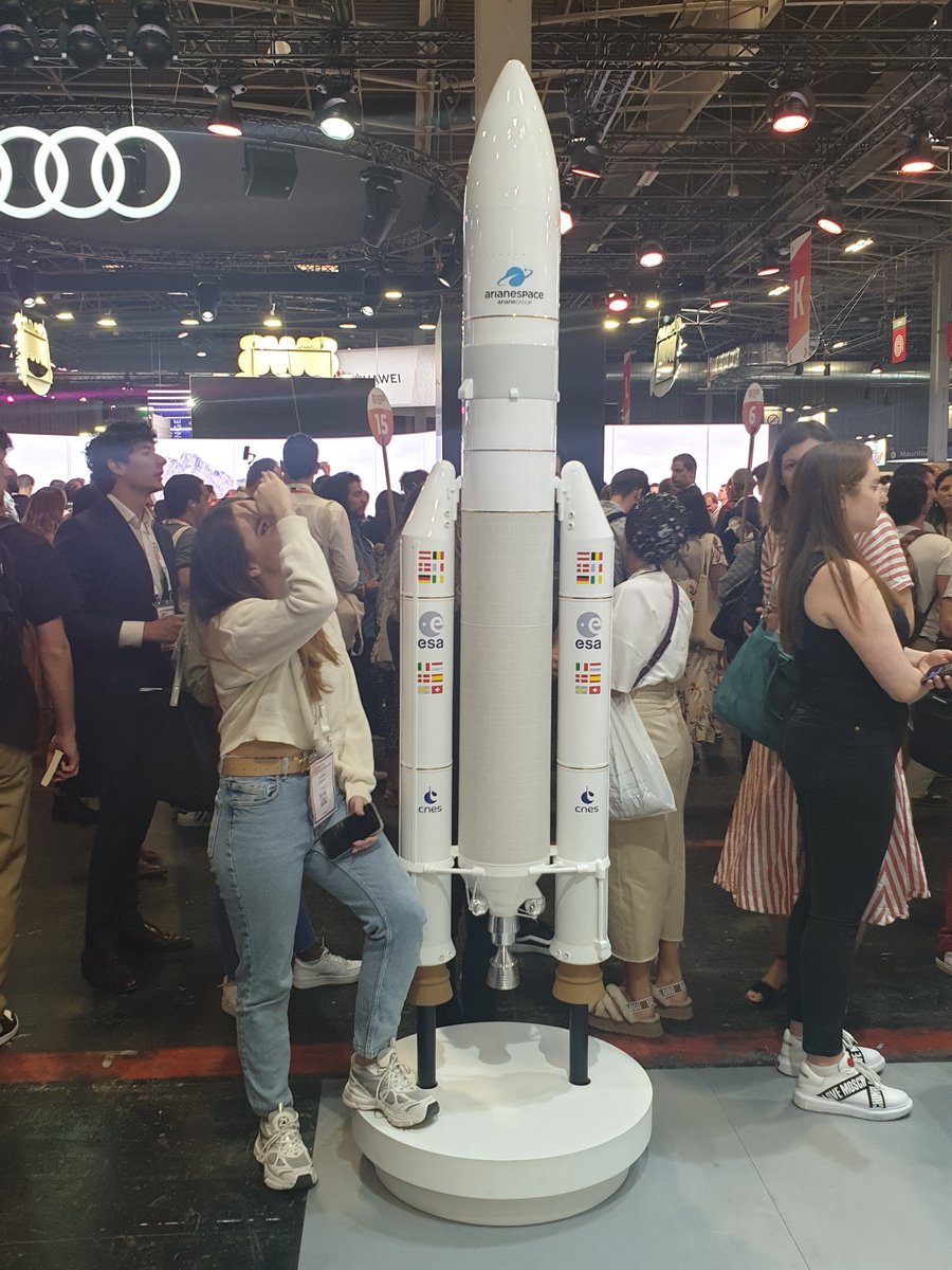 EsdEnola's tweet photo. Vers l'infini et l'au-delà !!🚀
Vous pensez qu'elle peut monter à bord ?🦄
#arianegroup #Vivatech https://t.co/itsLT0GNVQ