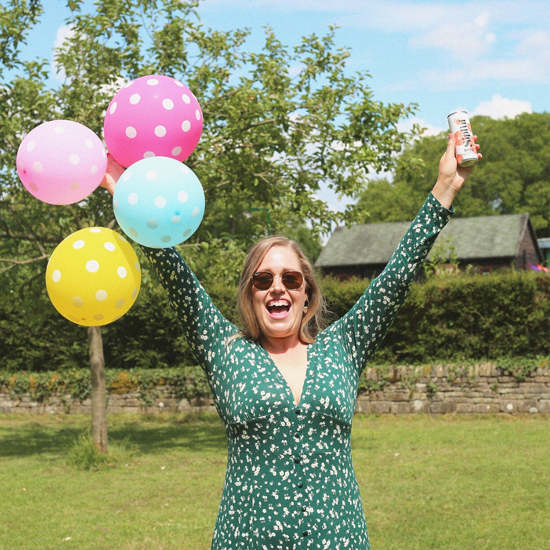 Sipful Mimosas ✔️🍊 Balloons ✔️🎈 Now where's the cake 👀 Make it their best Birthday ever and stash your bag 🎒 with Sipfuls for a bday picnic with style 💁🏼‍♀️

#birthday #birthdayideas #birthdaypicnic #balloons #girlwithballoons #picnicinthepark #partyinthepark #cannedcoc...