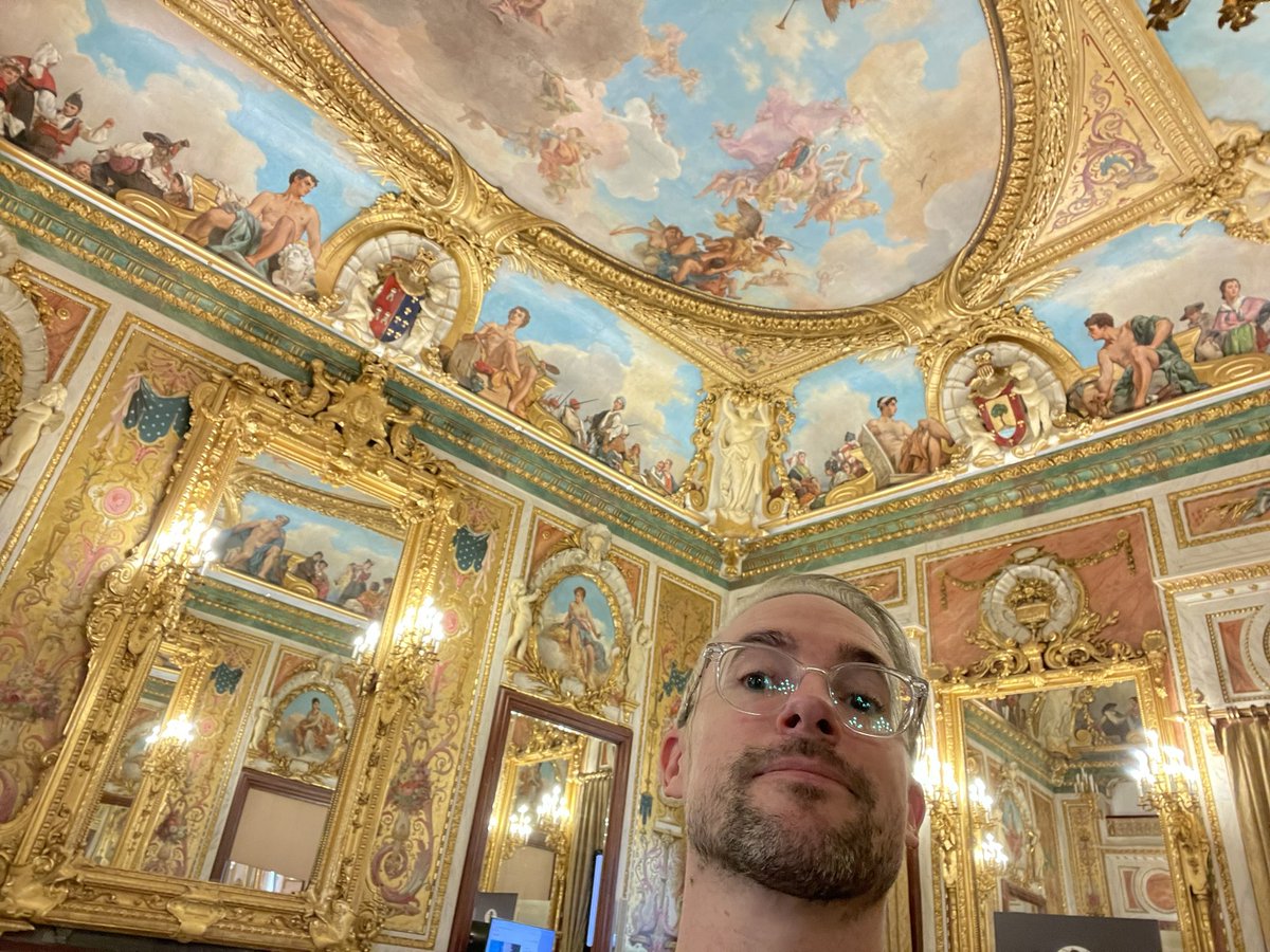 This venue be bangin. #chess #madrid