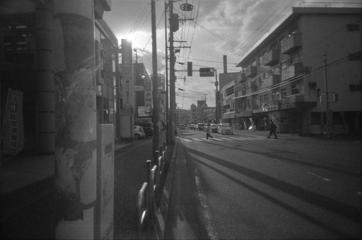 gelpants's tweet photo. 逆光の二日市。
#lastcamera #35mm #film #トイカメラ https://t.co/PA2MinCa4W
