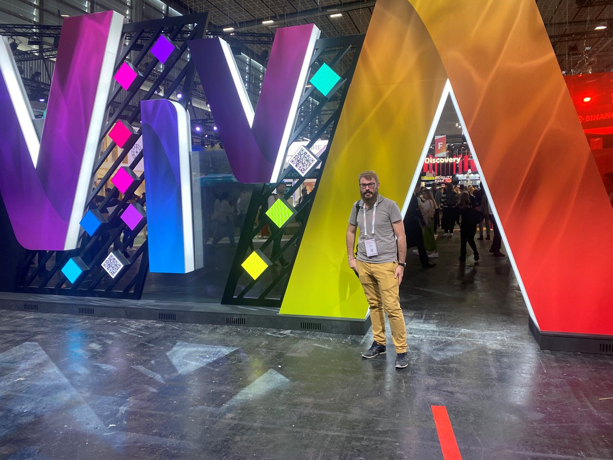 groupeArtemys's tweet photo. #altupLive 📢 En direct de #VivaTEch2022, l’événement startup et tech numéro un en Europe ! L’occasion pour Fabrice, notre Service Line Manager alt-up by @groupeArtemys, de garder un œil averti 👁 sur les dernières tendances et innovations actuelles du marché #IT !
#Vivatech https://t.co/W5irSHDdV4