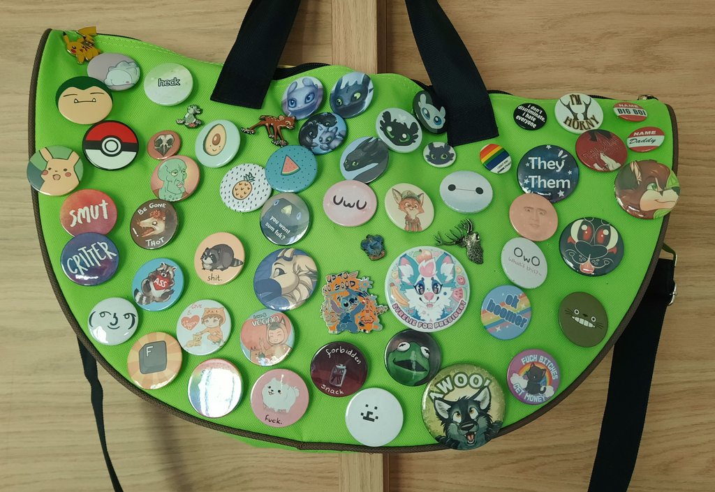 Bye_Maxwell's tweet photo. Finally added some new buttons I got at Dutch Comic Con to my button bag! https://t.co/OHQs1wjNJl