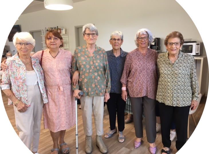 SenStPriest's tweet photo. Présentation de notre partenaire #ForEstime, nos top Modèles ont fait preuve de beaucoup de professionnalisme. Mises en beauté par #MssMarroco, nos résidentes ont fait chauffer le tapis rouge. https://t.co/SdSpUin1lD