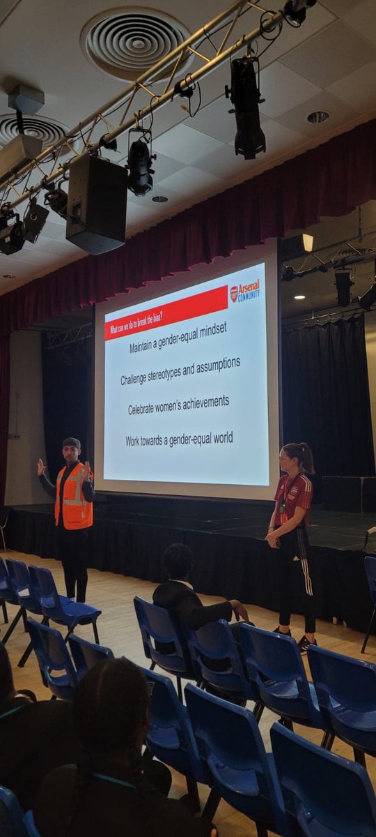 excelsiorcst's tweet photo. #thank you @helenstaniland from #Arsenal for coming to speak to our year 9โs about how we can break unhelpful biases by maintaining a #genderequal #mindset; challenging assumptions and #stereotypes; https://t.co/AbWt2sPObE
