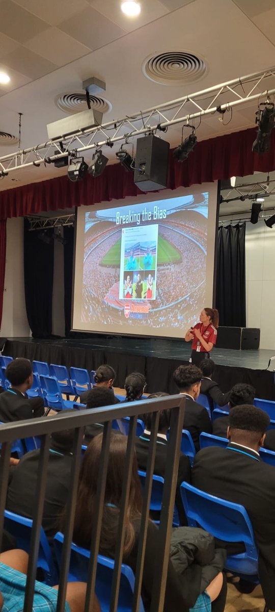 excelsiorcst's tweet photo. #thank you @helenstaniland from #Arsenal for coming to speak to our year 9โs about how we can break unhelpful biases by maintaining a #genderequal #mindset; challenging assumptions and #stereotypes; https://t.co/AbWt2sPObE