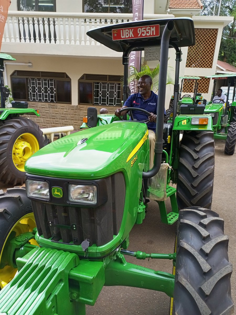 HelloTractor's tweet photo. Mechanization levels the playing field for smallholder farmers
#HelloTractor_Pay_As_You_Go
#HeiferTractorFinancing https://t.co/KCfvMfLTND
