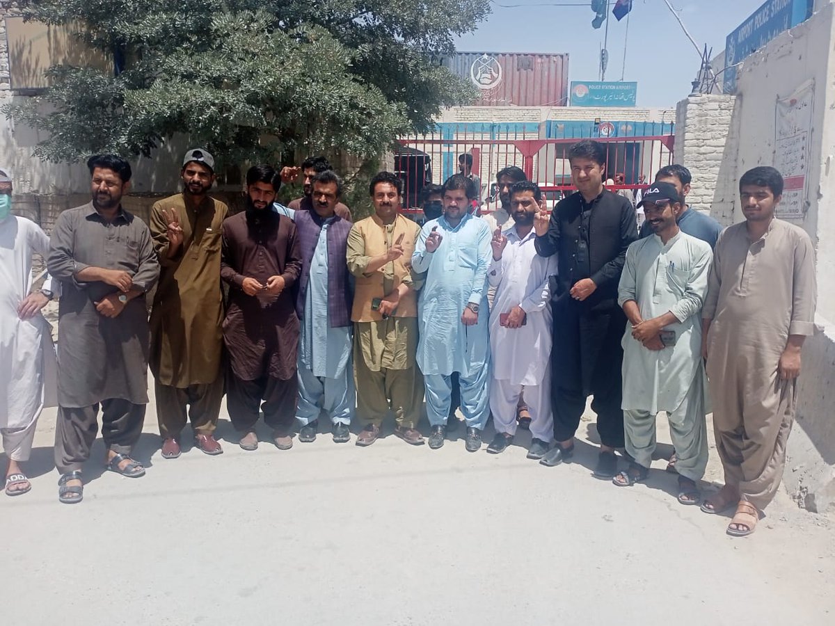 Bap__party's tweet photo. رحمت خان کاکڑ جلد از جلد رہا نہ کردیا گیا تو وزیراعلئ سیکٹریٹ کے سامنے احتجاج کا کال دیں گے 
بلوچستان عوامی اسٹوڈنٹس فیڈریشن 
#ReleaseRehmatBAP
@jam_kamal 
@RehmatKhankak 
@AQuddusBizenjo 
@ZahoorBuledi 
@CMOBalochistan 
@RindBushra 
@MeerLangau https://t.co/nzRPMjwM75