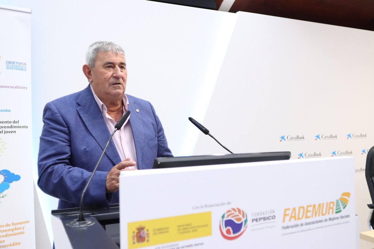 UPA_Federal's tweet photo. El emprendimiento es vital para el futuro del medio rural. Un emprendimiento que es diverso y que tiene rostro de mujer. Miles de agricultoras, ganaderas y artesanas de UPA y @fademur demuestran cada día que sí, que es difícil, pero ES POSIBLE. #YoEmprendoEnRuraltivity https://t.co/rAeGtDsYzY