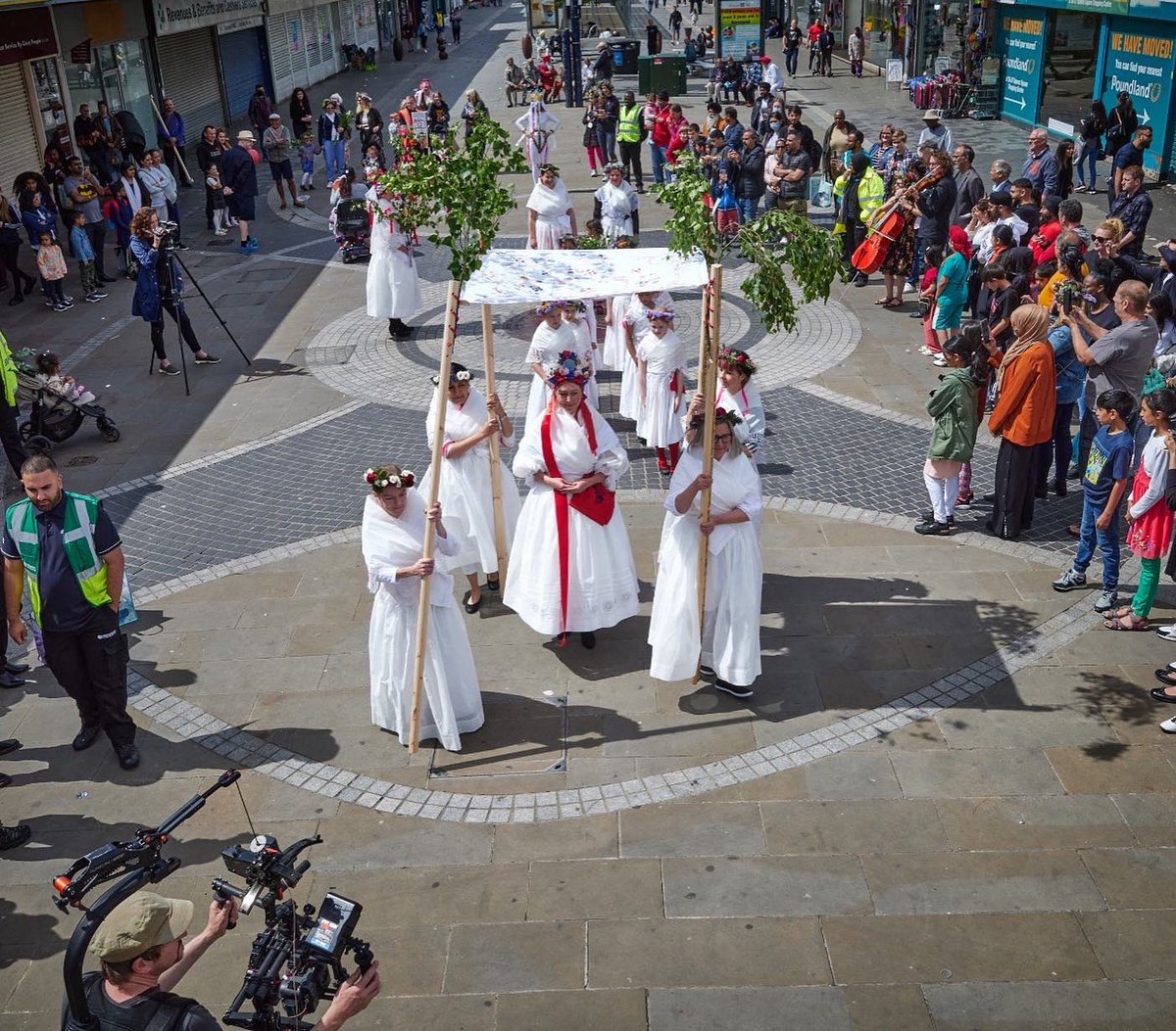 terezabuskova's tweet photo. I feel proud. Thank you @VisitSandwell & @ace_national for your support with #LITTLEQUEENS
Many thanks to @byTinaFrancis @MotherShipProj #BrushstrokesSandwell @studiopolpo @BAW_Creative @CreativeBCuk @WarleyWoods1 @oakhousemuseum @Multistory #shinealight
Photos @northcore https://t.co/weXIi9LYn7