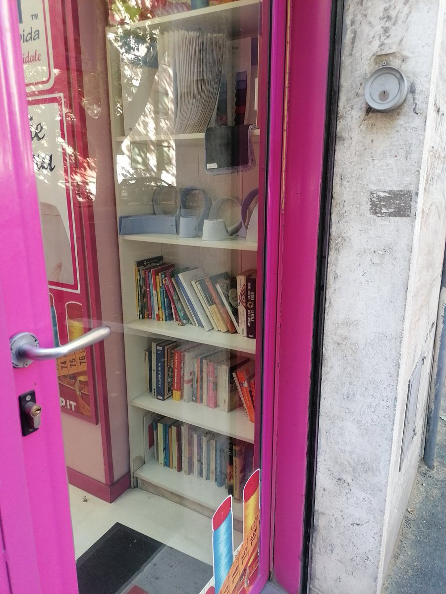 CRobbiano's tweet photo. Sartoria solidale con #bookcrossing
#Roma #Testaccio #myshelf https://t.co/bNL23gEGpK