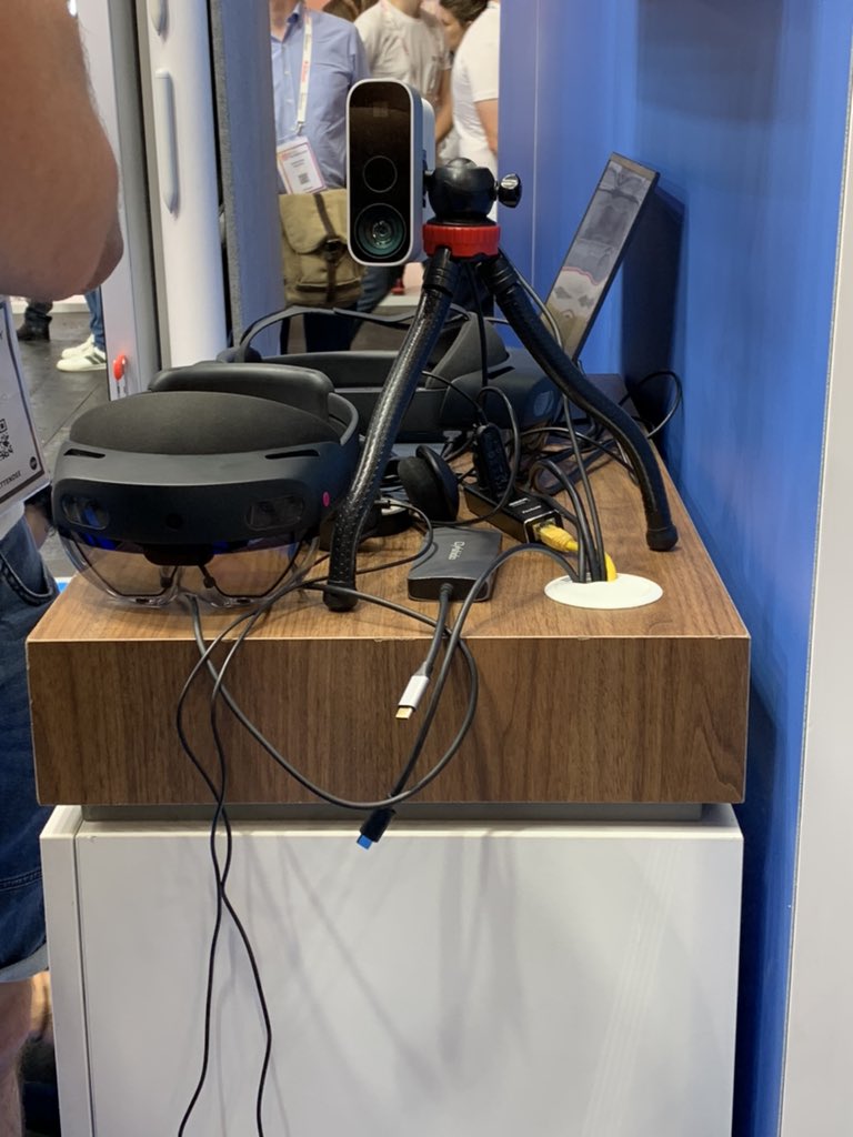Sur le stand de <a href="/microsoftfrance/">Microsoft France</a> découvrez la #holoportation avec le #hololens2 😁

#VivaMS #VivaTech #mbadmb #TransfoNum