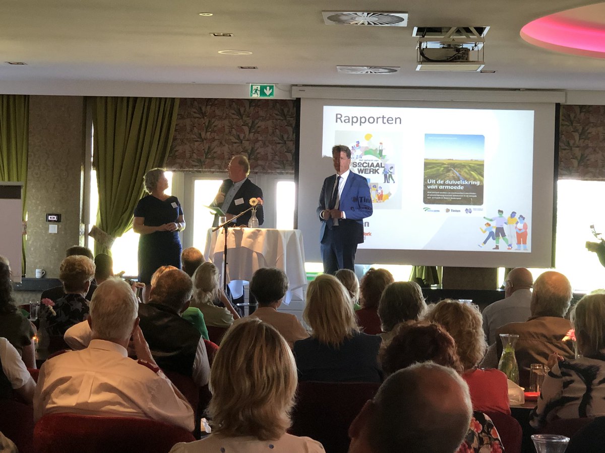 Tintengroep (@tintengroep) on Twitter photo Nel Kruit en Johan Brongers overhandigen de twee onderzoeksrapporten aan <a href="/evoosterhout/">Eric van Oosterhout</a> #terugnaardebedoeling Nel Kruit en Johan Brongers overhandigen de twee onderzoeksrapporten aan <a href="/evoosterhout/">Eric van Oosterhout</a> #terugnaardebedoeling