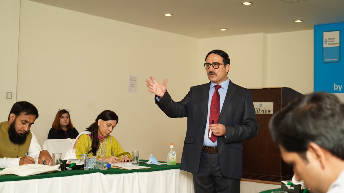 HSF_Pakistan's tweet photo. How and where does the process of #DemocraticDevolution start and what is the current global practice for it?

Mr.@ChandioJami discussed the above stated topics in detail during the first session of Training of Trainers. https://t.co/eKjj2anELU