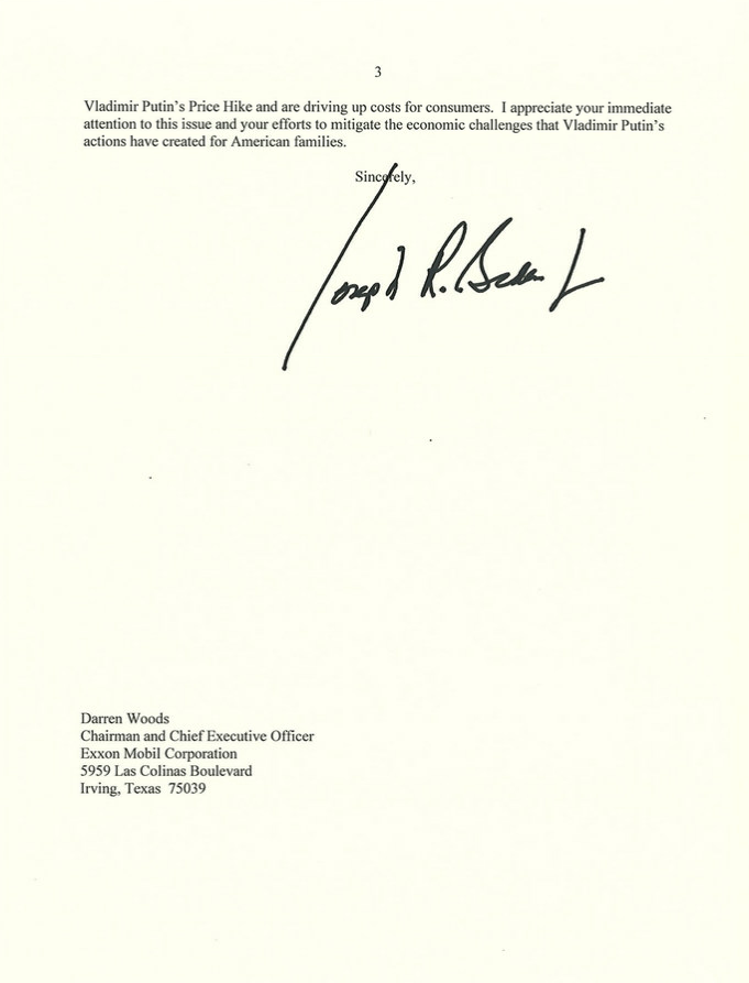 President Biden writes to oil executives complaining (!!!) the industry shut down too much refining capacity:

“At a time of war, refinery profit margins well above normal being passed directly onto American families are not acceptable" (full letter via <a href="/axios/">Axios</a> ) #OOTT