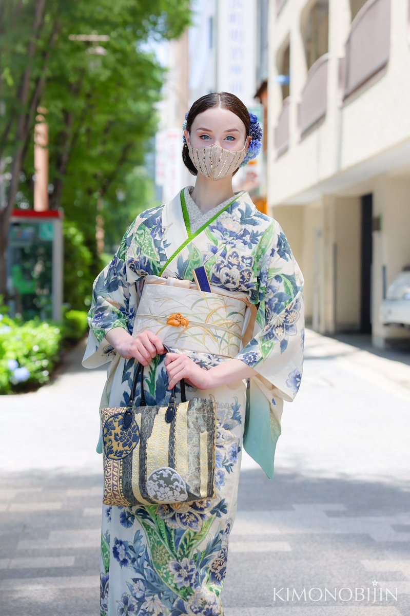 kimonomedia's tweet photo. もぉ、これは吸い込まれそうなほど・・・👘🤍 https://t.co/uVZ72I8ZKe
