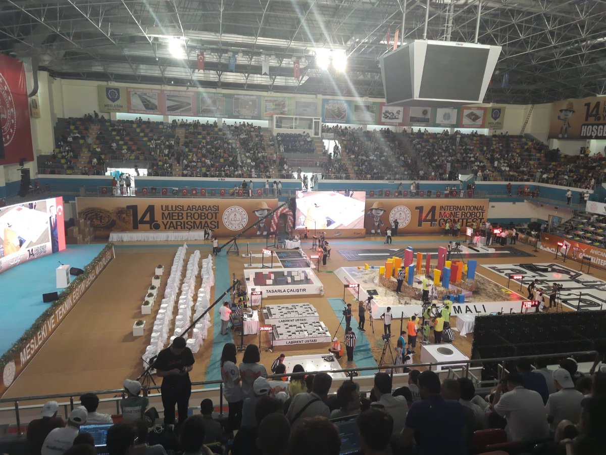 Borsa İstanbul Bingöl Anadolu Lisemiz Şanlıurfa’da bu yıl 14.düzenlenen Uluslararası MEB Robot yarışmasında Labirent Ustası kategorisinde yarışan 128 robot arasında Türkiye 18. olmuştur. Öğrenci ve öğretmenlerimizi tebrik ederiz. 👏👏👏<a href="/tcmeb/">Millî Eğitim Bakanlığı</a> <a href="/bingolvaliligi/">T.C. Bingöl Valiliği</a> <a href="/halilyucel6060/">Halil YÜCEL</a>