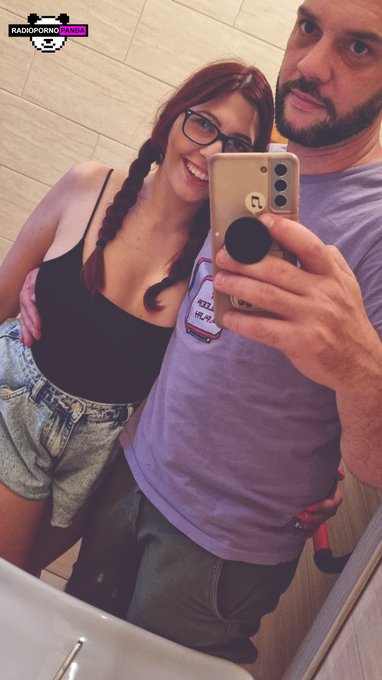 1 pic. Copriamo le zinne per evitare che girino foto strane su internet https://t.co/9uLWS3Snsr