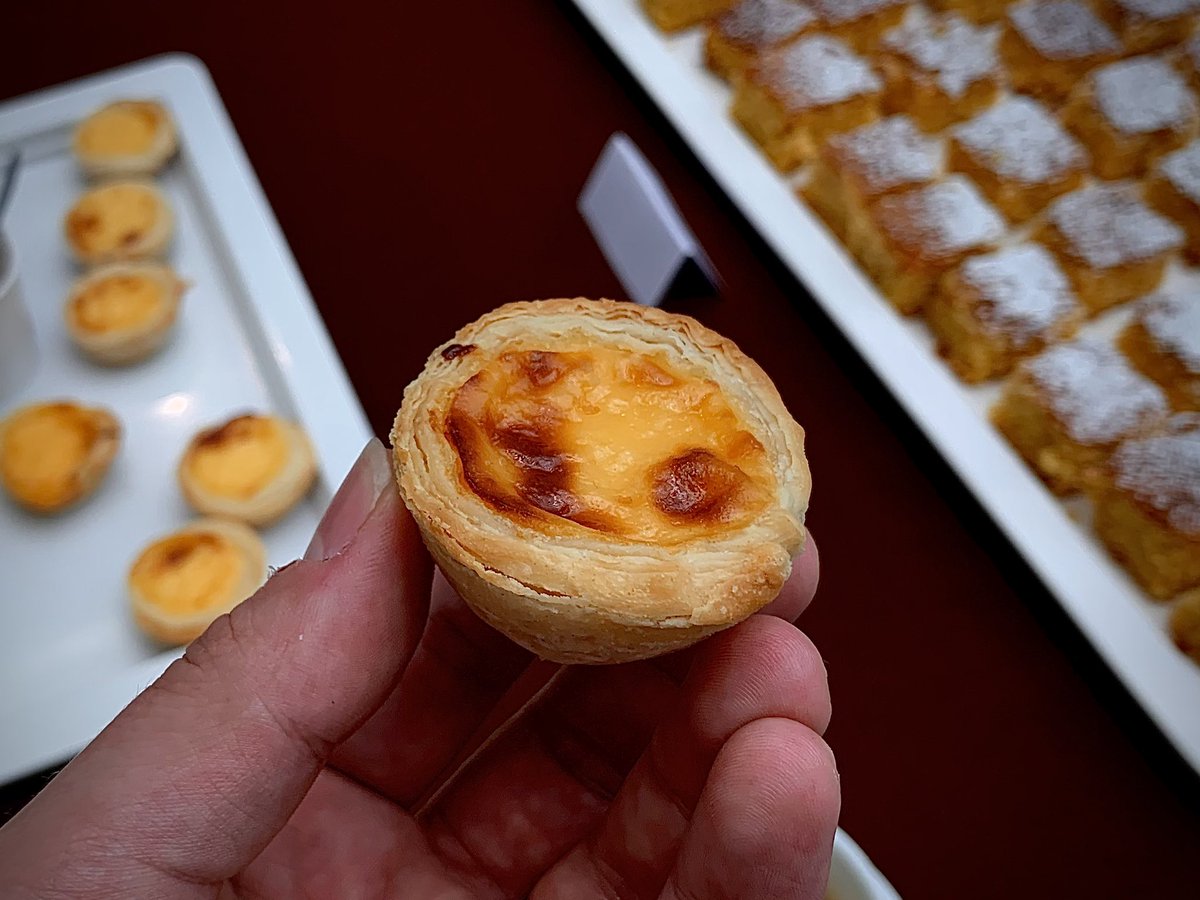 RobertJayStott's tweet photo. I would eat a thousand of these if I could.
#NSV2022 #ConferenceFood #PastelDeNata https://t.co/eg6dygD4U0