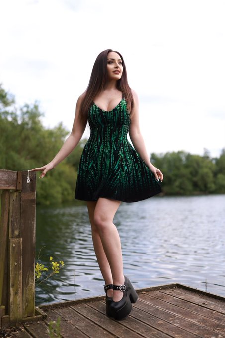 Have a wonderful day 💚 https://t.co/RR4YYkF8LS<a href="/tag/cosplay"class="tags"><span>#cosplay</span></a>