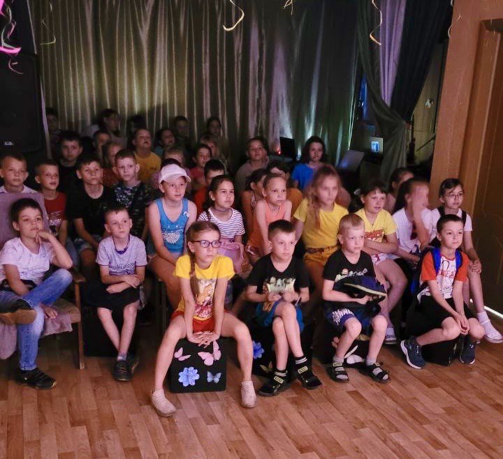 Сегодня в доме культуры села Лопатино состоялся показ фильма «Судьба человека», в рамках Областного кинопроекта «Великая страна в кино»🎞
Организатором проекта является Агенство социокультурных технологий✅

#великая_страна_в_кино