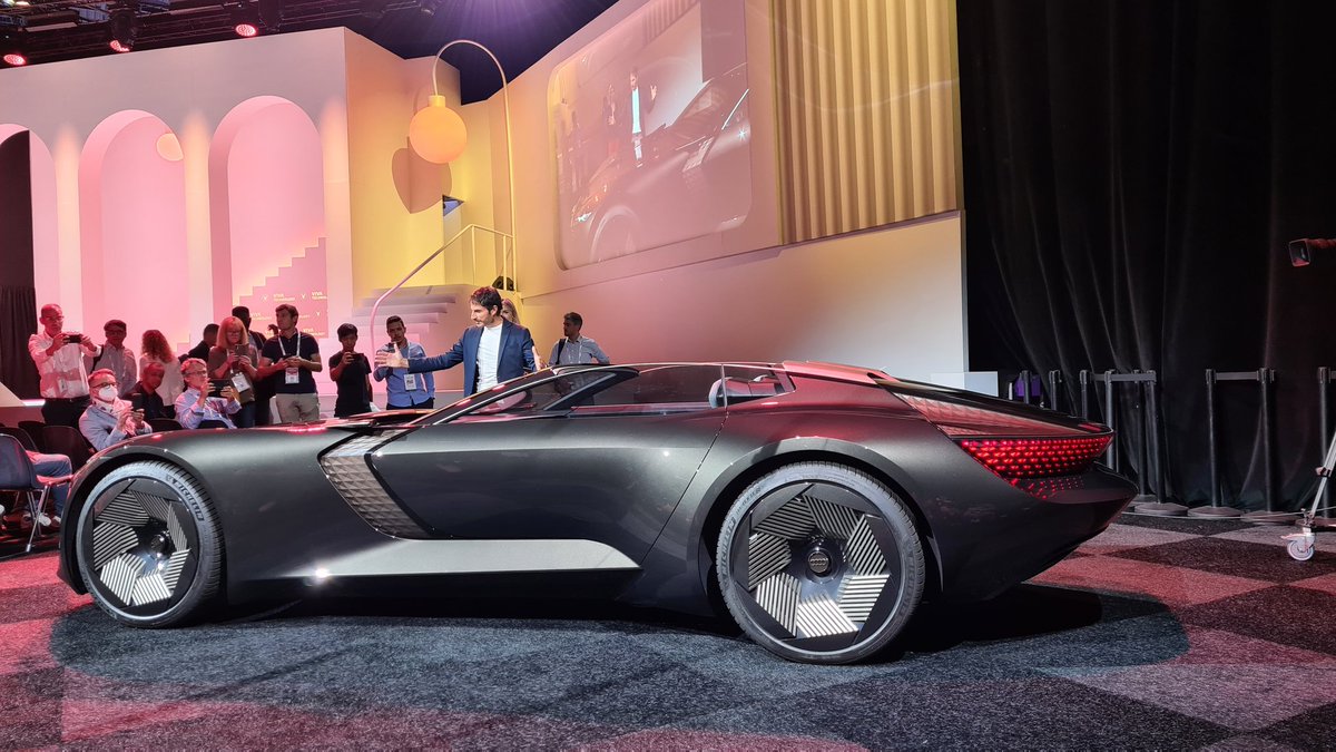 nathoffet's tweet photo. Tres fière de partager avec @AudiFrance, Gaël Buzyn et @L_Bennaoum, notre révélation du jour sur @VivaTech : l'Audi skysphere concept !

#VivaTech
#LeFuturNousAnime https://t.co/yKpiECNrsS
