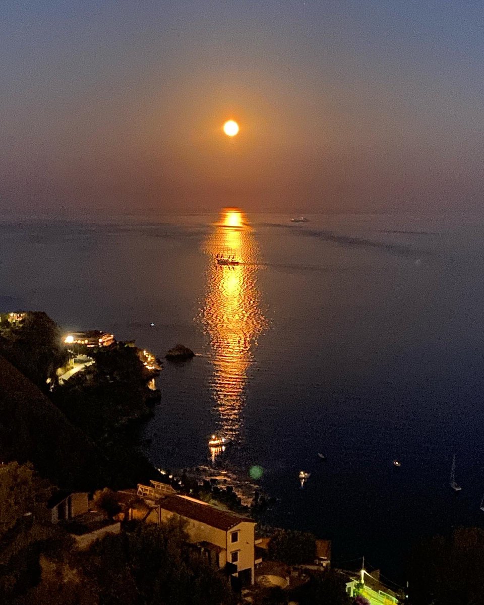 #StrawberryMoon  #sicily #royalcutter  what a joy to be at #themetropolehotel to watch the #fullmoon