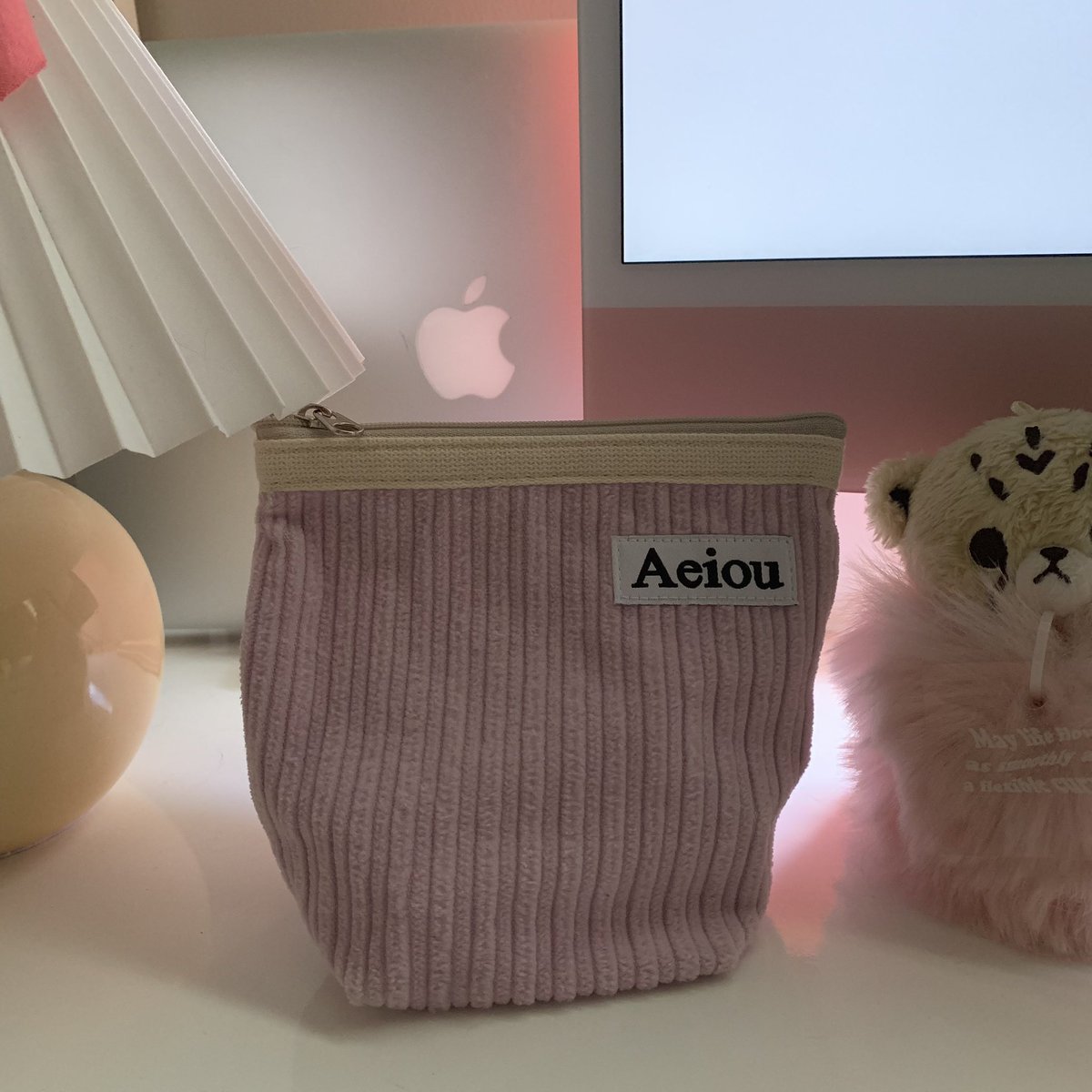 mylovergirls's tweet photo. finally got an aeiou pouch🦭🤍 https://t.co/NajC27IlGb