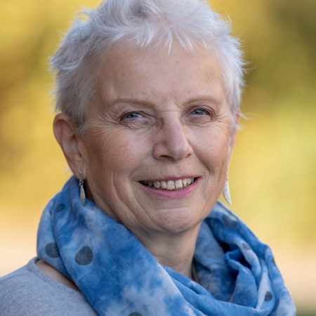 supportbrighto1's tweet photo. Hi I'm Gill &amp; I set up Bright Old Sparks in 2020 after caring for my mother and father who were both affected by #Alzheimers &amp; #dementia our books are designed specifically to increase interaction &amp; promote stimulation &amp; are packed with ideas, activities and great talking points. https://t.co/0tSCQPAbk5