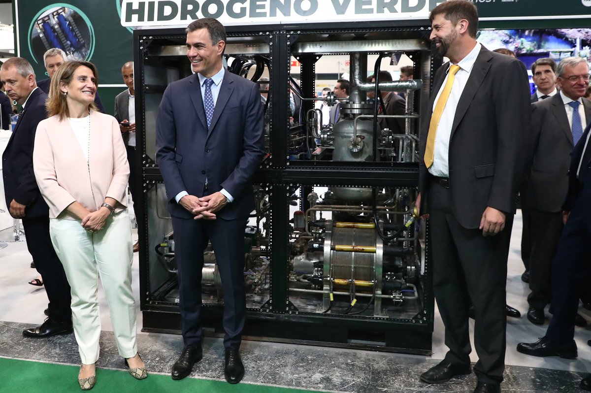 Hoy constituimos el Grupo de Trabajo 'Infraestructuras de recarga del vehículo eléctrico', en #GENERA2022. Una muestra del compromiso del Gobierno con la movilidad sostenible y la lucha contra el cambio climático. Podemos garantizar un futuro innovador más próspero y saludable.