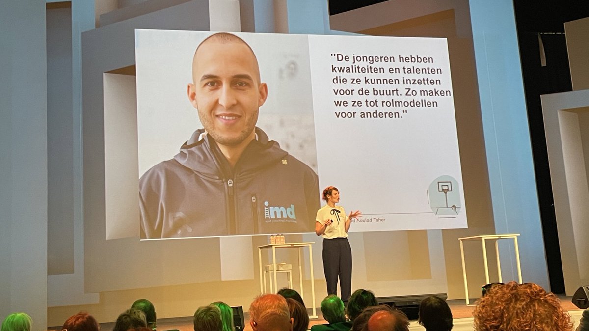 SociaalWerkNL's tweet photo. Oproep impactdesigner Jetske van Oosten: benut het talent dat in ons allemaal zit, help mensen een actieve rol te pakken en zo de samenleving vooruit te brengen #maakkracht #NGOLT https://t.co/BFf5GQQcBL
