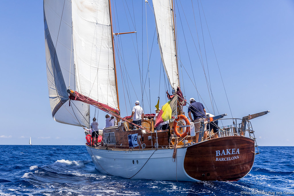 Samarkand, Alba and Bakea and their respective teams have already confirmed that they will be sailing our seas from July 13 to 16

#puigvelaclassicabarcelona #puigvelaclassica #regata #yacht #sail #sailboat  #classicsailing  #saillife #barcelona_world