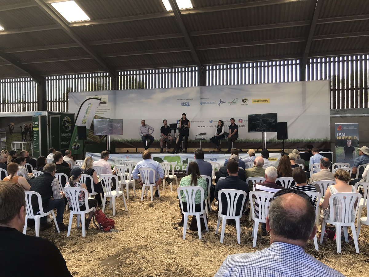 AHDB_Dairy's tweet image. Really interesting talk by AHDB consumer insights manager Susie Stannard @FoodFarmInsight about how environmental factors affect consumers and their food choices @downtoearthuk_ #downtoearth