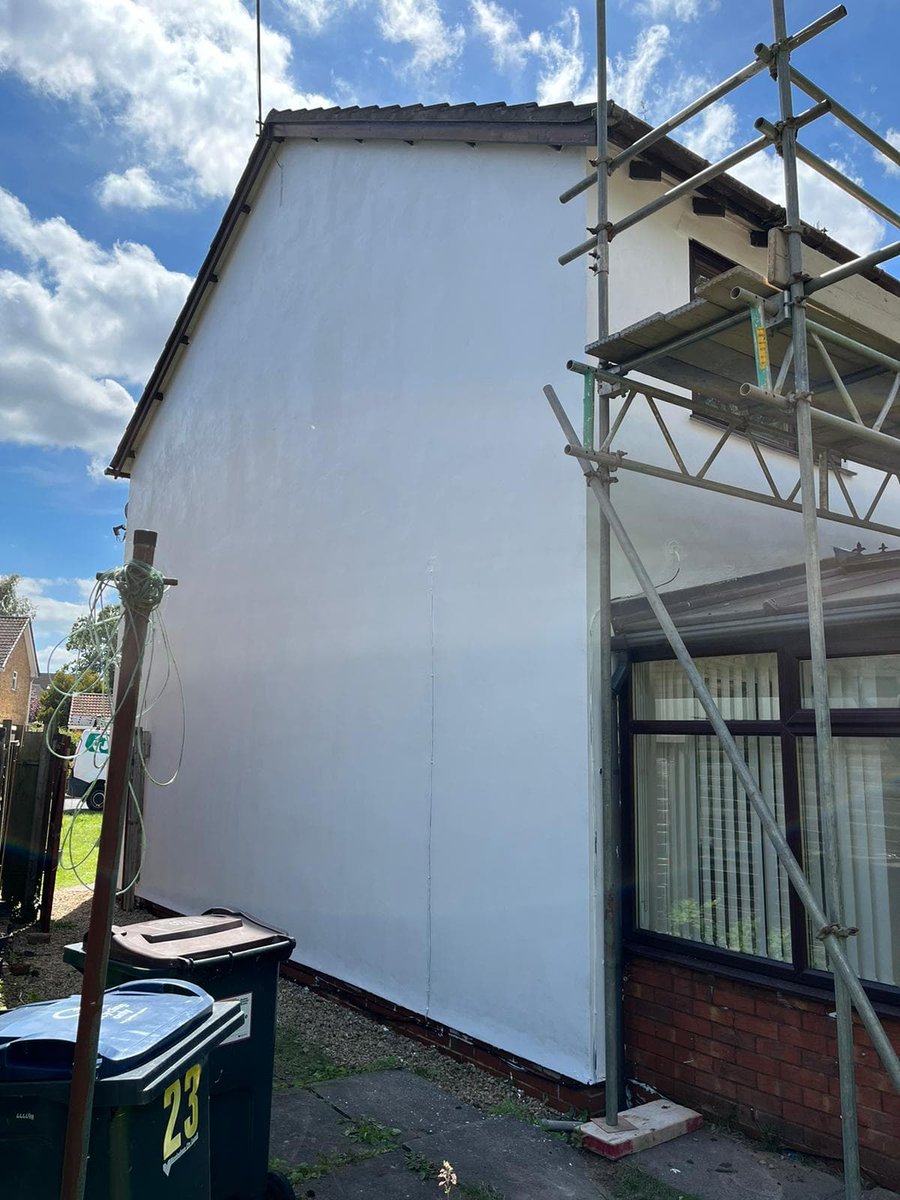 WeatherDryMids's tweet photo. Another day, another colour coat. By applying this coating we managed to really brighten up the property and protect it from penetrating damp at the same time! Contact us today for more information!

#damp #dampproofing #midlands #weatherdry #penetratingdamp #colourcoat https://t.co/qiXK71RQS2