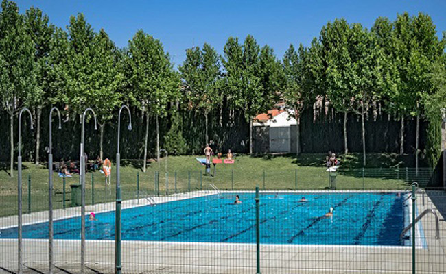 enriqueonis's tweet photo. Las piscinas municipales abrirán a partir del día 23 @AytoZamora   https://t.co/O8227JDdPy https://t.co/uMjJ9VQTRY