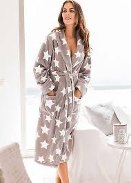 OnlineEnglishT7's tweet photo. English Word of the Day: Dressing gown. This is what people wear in the morning, when they’ve just got up. #LearnEnglish #Englsh https://t.co/tbm6ZZTDBI