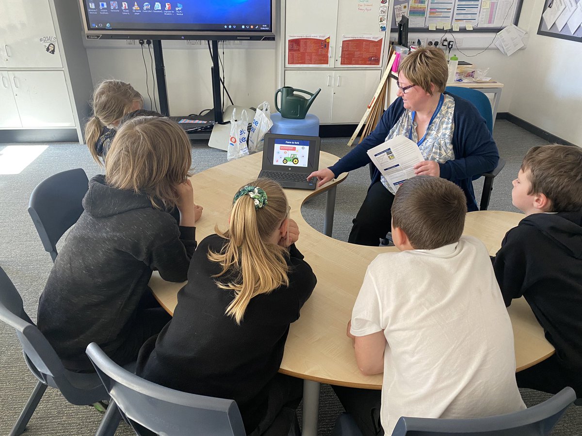 missrslees's tweet photo. A very interesting presentation this morning from Brenda focusing on recycling and managing food waste. Our sustainability leaders have lots of ideas for returning in August. Thank you Brenda! ♻️🚮@AngusCouncil @LadyloanPS https://t.co/EdjSSIOgjs