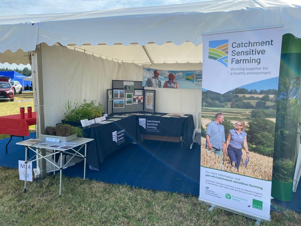 NE_WestMids's tweet photo. Our #CatchmentSensitiveFarmig Team will be showing the benefits of good #Soil management  with #CoverCrop displays @ArableEvent 2022 stand M16 on the #Shropshire / #Staffordshire border

#ArableEvent #ArableEvent2022 @EnvAgencyMids @NFUWestMids @clamidlands @CFEonline https://t.co/MZ7pcsAlHN