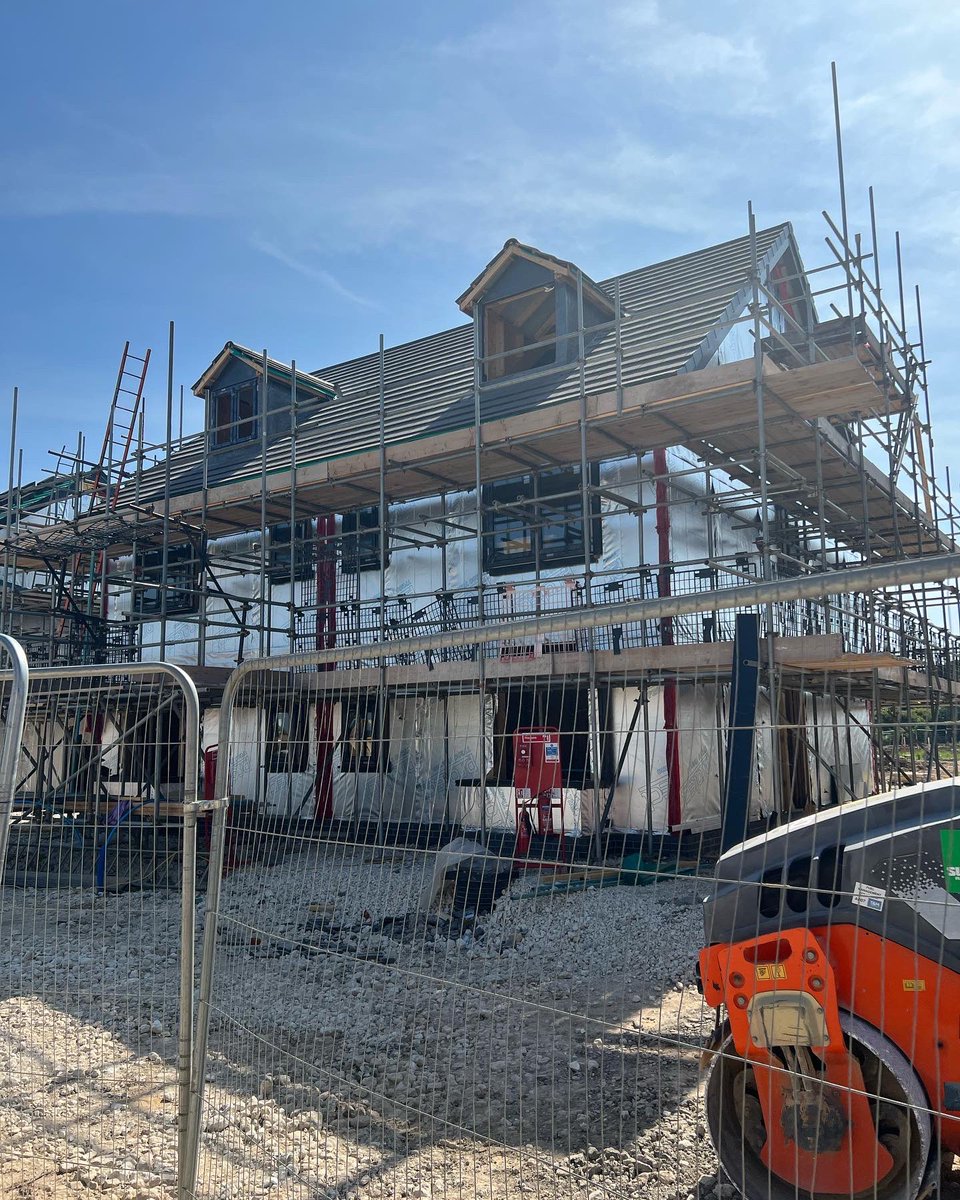 Manorcrest2015's tweet image. Our Laceby Semi-detached houses are taking shape!!! Plot 345 available! Contact Bev on info@manorcrest.co.uk now for more information ❤️🏡❤️