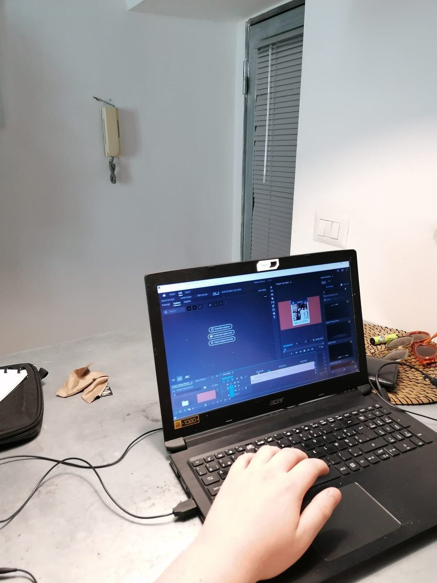 Dag 4: na dagen rondslenteren en materiaal verzamelen, besloten we deze voormiddag (in de airco) een verwerkingsspurt te doen! 🌞 #ODG2022Napoli <a href="/ArteveldeJOU/">Journalistiek Arteveldehogeschool</a>