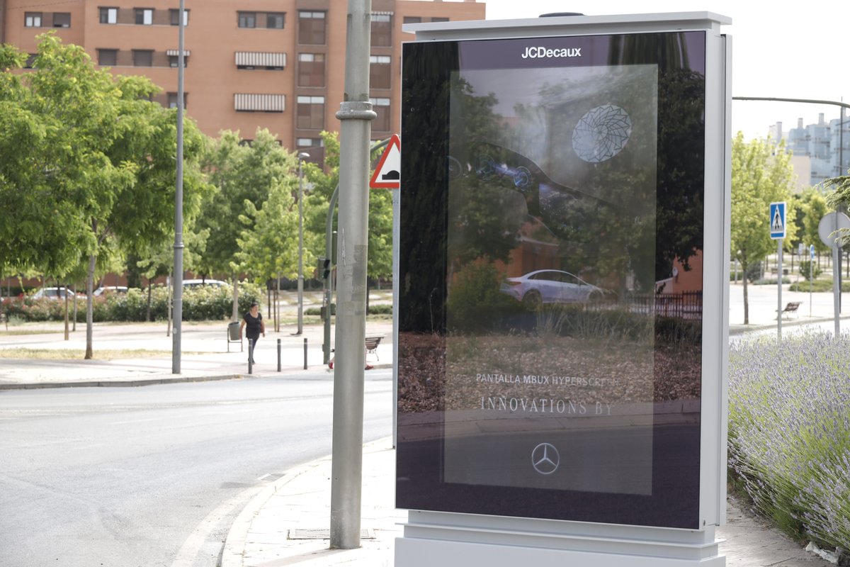 AytoMostoles's tweet image. Continuamos avanzando en la digitalización de la comunicación exterior con nuevos elementos digitales de Mobiliario Urbano como Punto de Información (MUPI), que se están distribuyendo por diferentes lugares de #Móstoles.
ℹ️ cutt.ly/jJ6SVmn
@JCDecaux_ES #MUPI