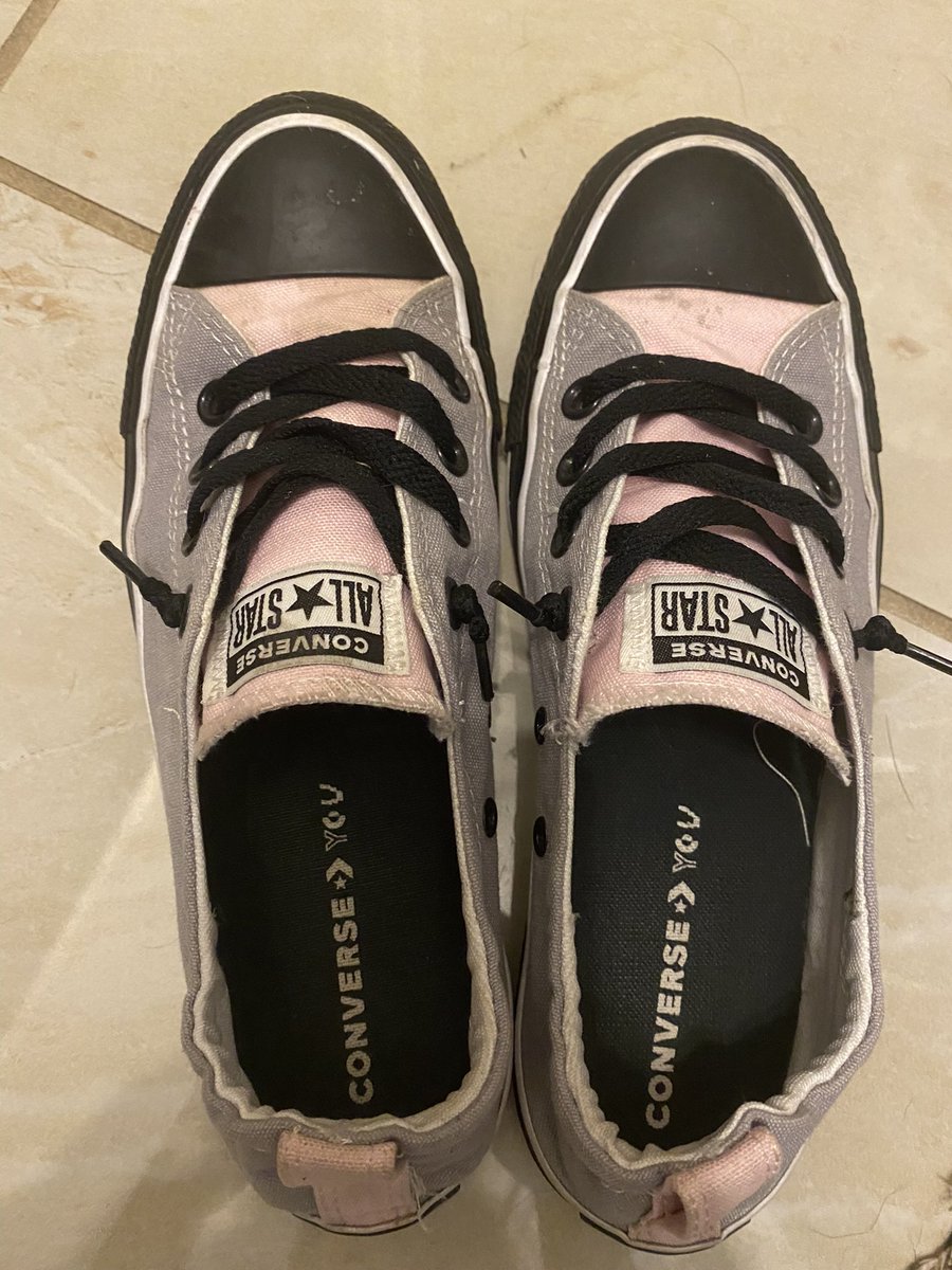 beebegoffK5's tweet photo. @lindsayncurrie @Converse Here are my custom Converse. I’m constantly getting compliments on them and they are super comfortable. It’s so addictive and entirely too much fun creating your own design! https://t.co/2V0kBhfNWI