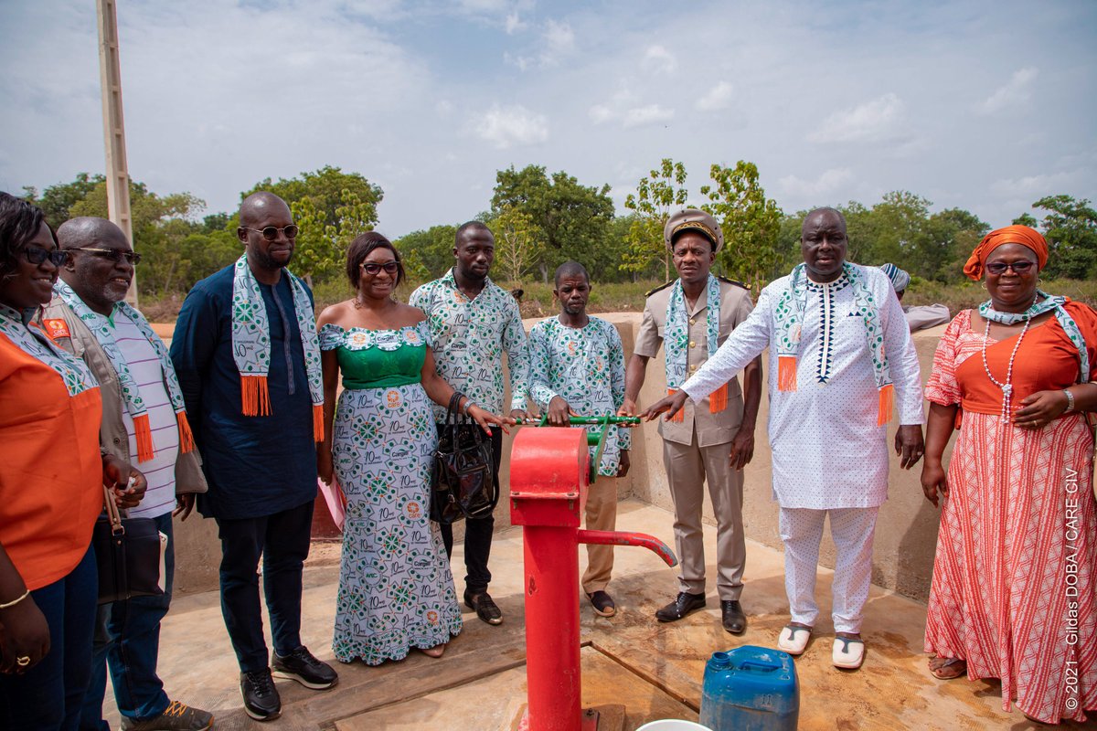 careciv's tweet photo. Le projet Prosper Coton, initié par Cargill, les AVEC &amp; CDCOM, en partenariat avec la Compagnie Ivoirienne de Coton (COIC) ont effectué la remise officielle de matériels aux AVEC de Zahanakaha, Nagbérikaha, Ténénakaha2 et Kafiné (Korhogo, Nord de laCôte d’Ivoire). https://t.co/nkIRjIzFoA