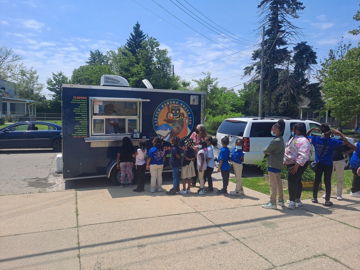 CarletonCougars's tweet image. Yesterday our students and staff had a ball visiting our Snow Cone truck all day long. It was the perfect way to stay cool on a hot June day. #CarletonRocks