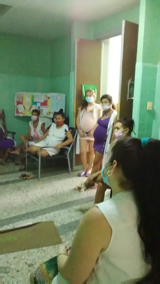 MaternoMatanzas's tweet photo. Charla con nuestra psiquiatra infantil, en circulo de adolescentes.@ArmandoArechav5 @WongCorrales @BernardoQS75 #vamos por mas https://t.co/5VplAMEXfH