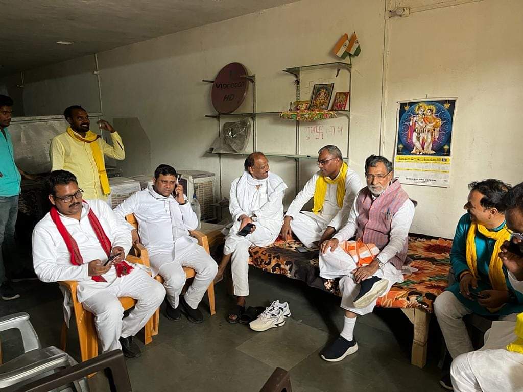 DrRajpalKashyap's tweet photo. आज आजमगढ़ लोकसभा उपचुनाव में समाजवादी पार्टी के प्रत्याशी माननीय धर्मेंद्र यादव जी के चुनाव प्रचार मे @yadavakhilesh @samajwadiparty https://t.co/VGYoOTt5Nw