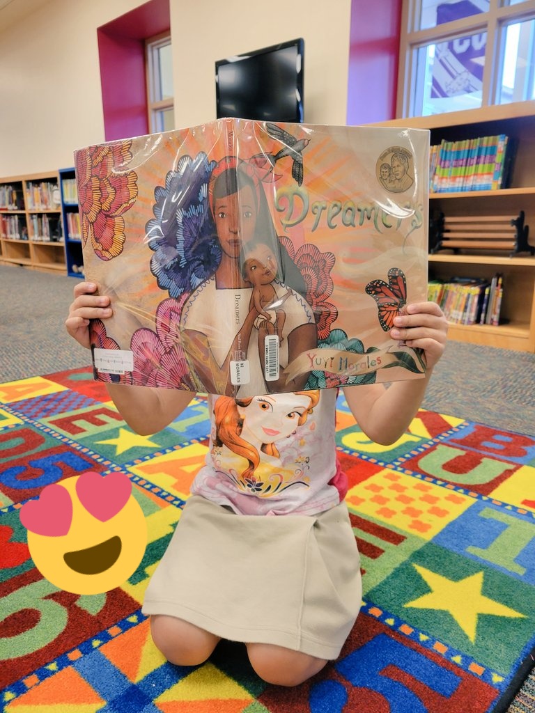 la_teacherTX's tweet photo. Free choice 📚 in summer 🏫 @yuyu #readingforfun @IrvingLibraries @IrvingISD #kinderreads https://t.co/poRddLeIfB