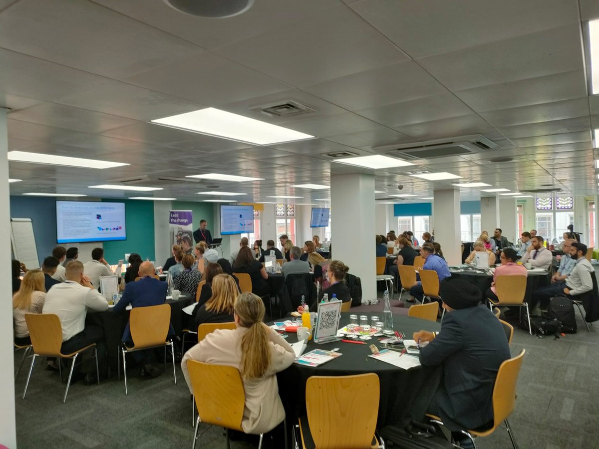 Police_Now's tweet photo. Participants at today’s #FrontlineLeadershipProgramme taught day have been looking at how they can develop their mental resilience and build trust, confidence and legitimacy in their communities #PoliceNow https://t.co/C9cQ1CVMAJ